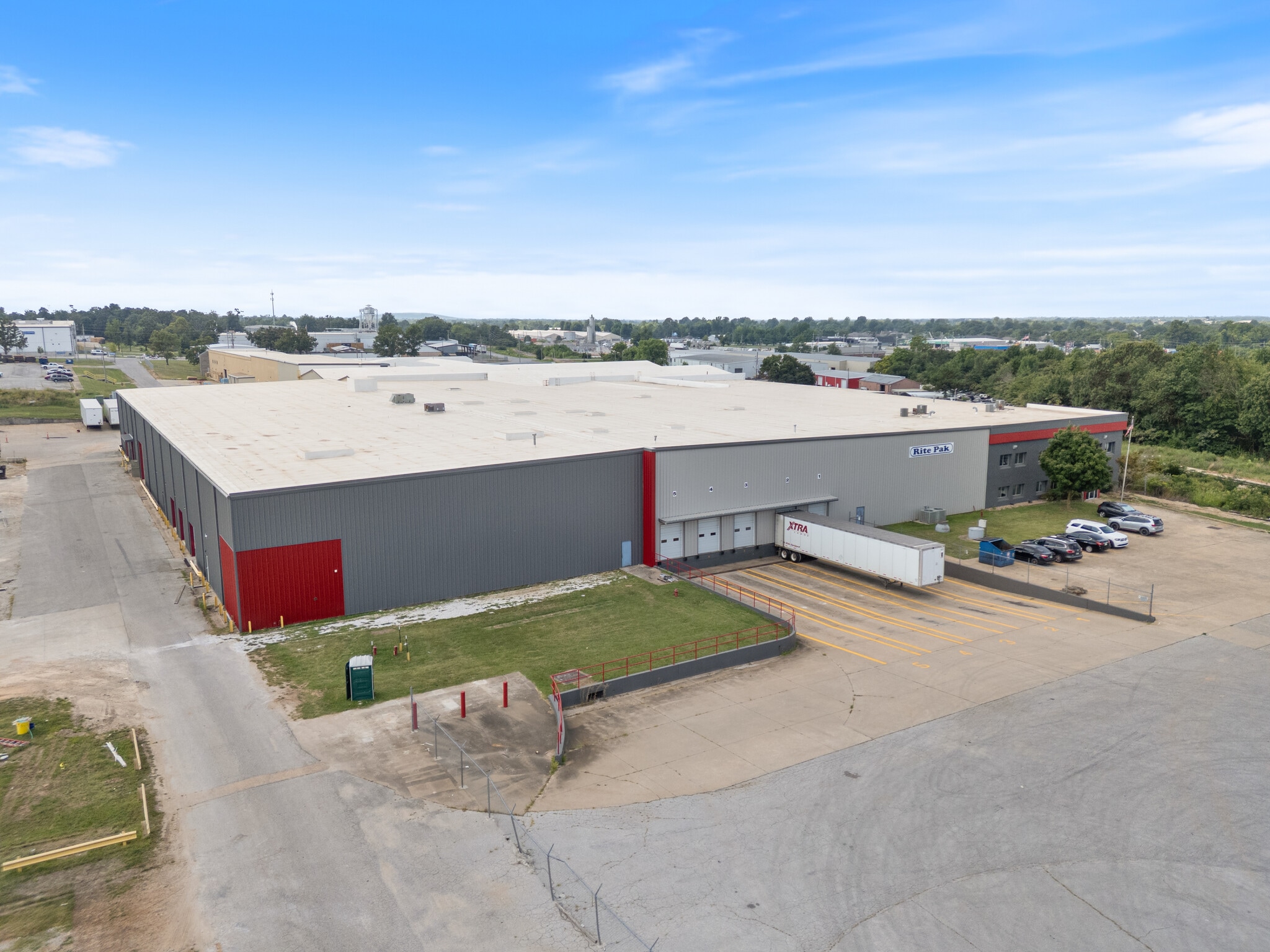 400-402 W New Hope Rd, Rogers, AR for lease Building Photo- Image 1 of 18