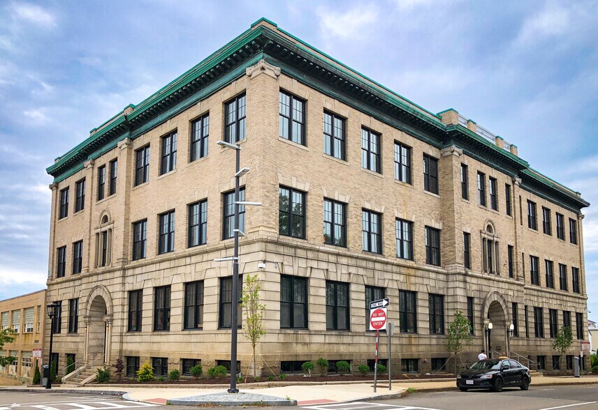 64 Durfee St, Fall River, MA for lease - Building Photo - Image 1 of 1