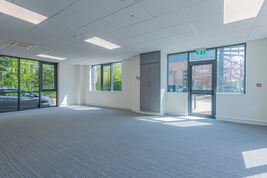 Beaconsfield Rd, Hatfield for lease - Building Photo - Image 2 of 4
