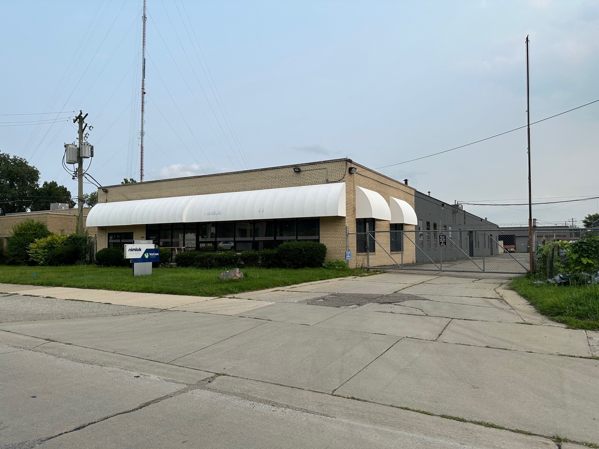 10325 Capital St, Oak Park, MI for lease Building Photo- Image 1 of 1