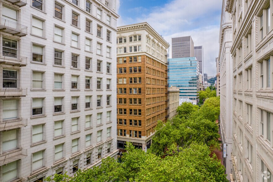 620 SW 5th Ave, Portland, OR for lease - Building Photo - Image 2 of 5