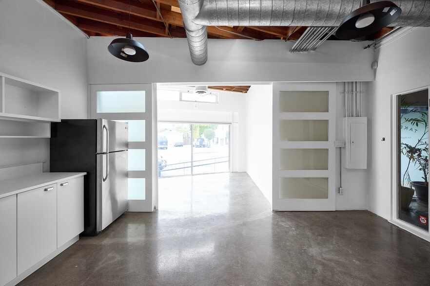1733-1737 Abbot Kinney Blvd, Venice, CA for lease - Building Photo - Image 3 of 38
