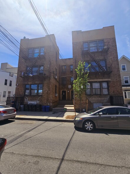 864 E 221st St, Bronx, NY for sale - Building Photo - Image 1 of 6