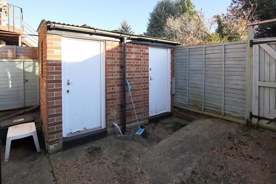 3 The Broadway, Croydon for lease - Building Photo - Image 2 of 8