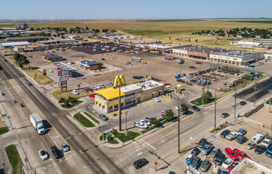 1400 S Dumas Ave, Dumas, TX for lease - Building Photo - Image 1 of 17