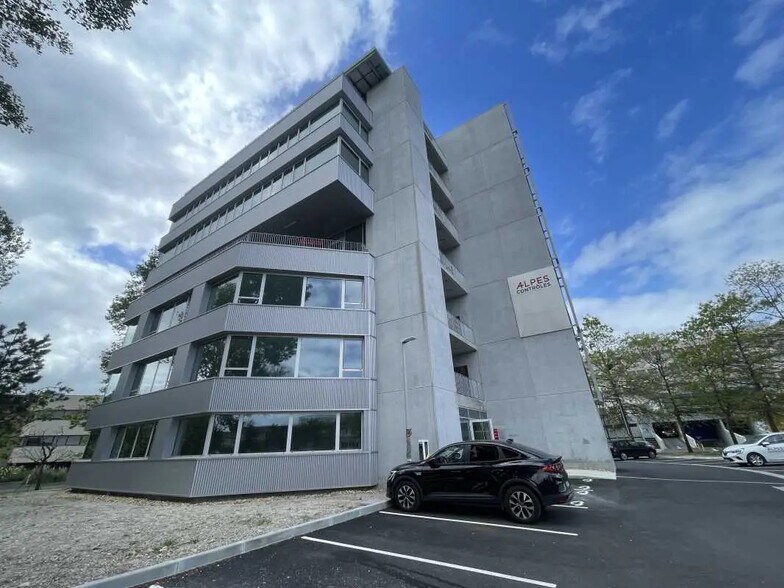 Office in Bruges for lease - Building Photo - Image 3 of 14