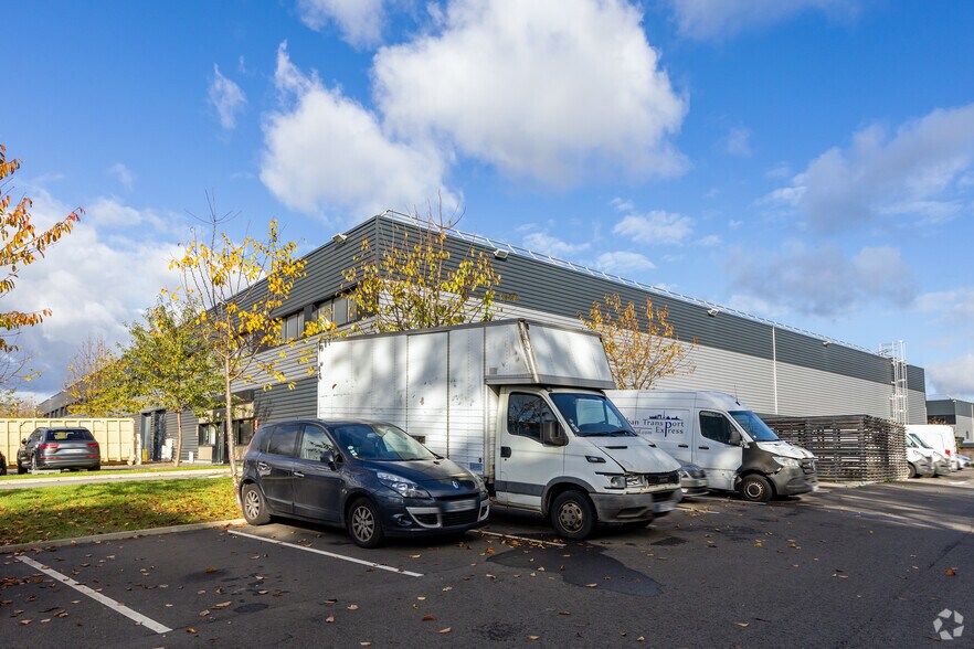 17 Rue Henri Becquerel, Aulnay-sous-Bois for lease - Building Photo - Image 2 of 2