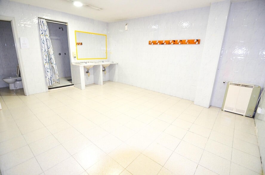 Retail in Salamanca for lease - Building Photo - Image 2 of 49