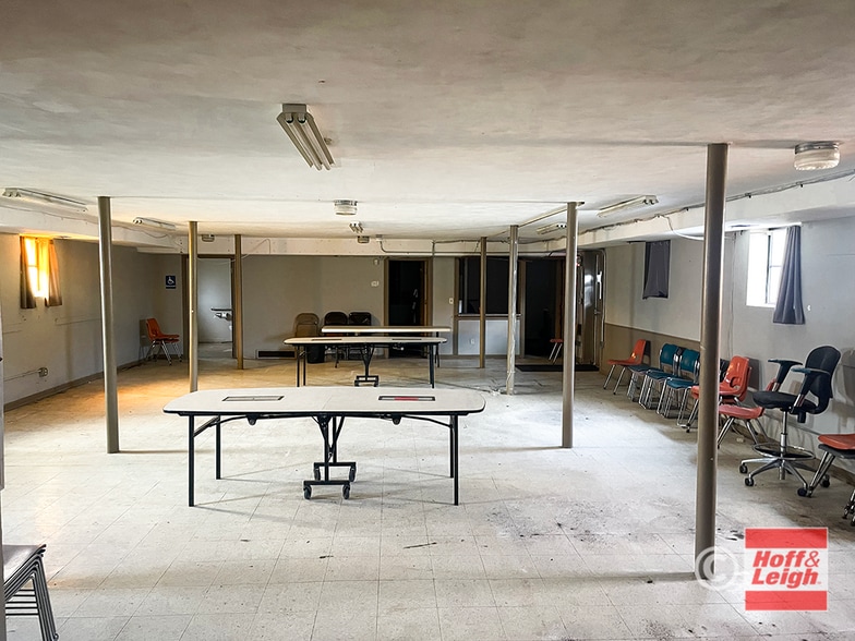 Church and Retail Building For Sale portfolio of 2 properties for sale on LoopNet.com - Interior Photo - Image 3 of 5