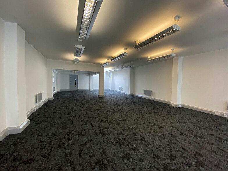 7 St James Sq, Manchester for lease - Building Photo - Image 2 of 10