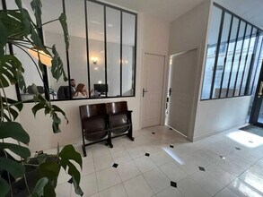 Office in Paris for lease Building Photo- Image 2 of 5