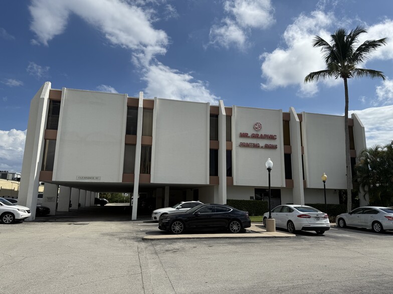 2300 Palm Beach Lakes Blvd, West Palm Beach, FL for lease - Building Photo - Image 3 of 5