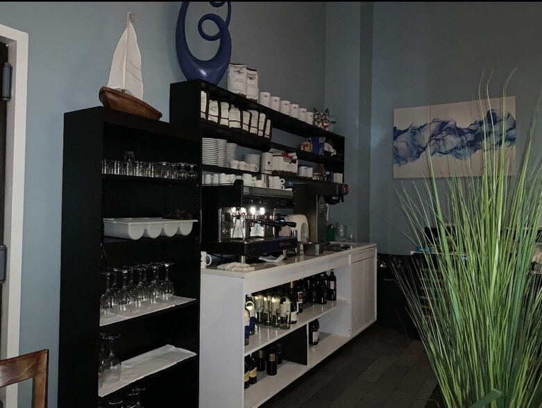 555 W 43rd St, New York, NY for lease - Building Photo - Image 3 of 5