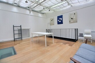 19 Rue De Rocroy, Paris for lease Interior Photo- Image 1 of 4