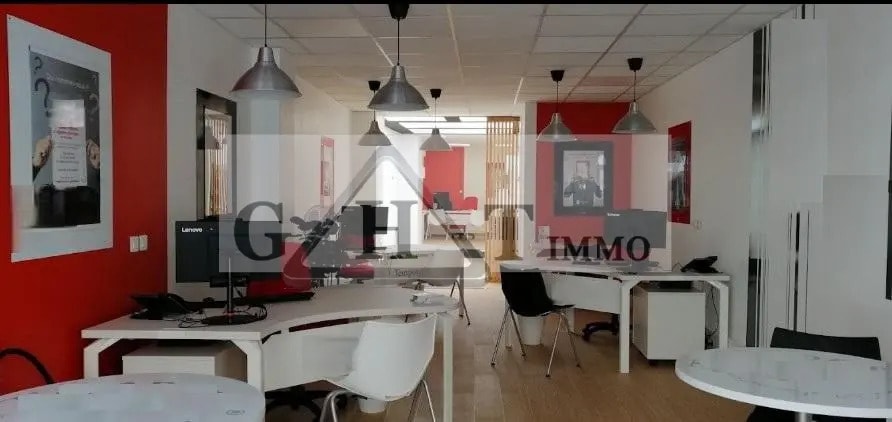 Retail in Melun for lease Interior Photo- Image 1 of 2