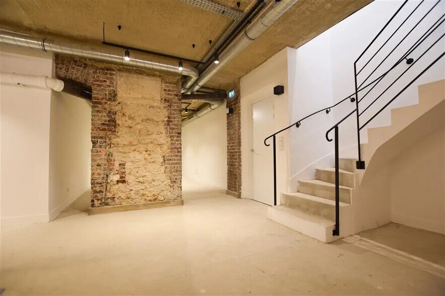 Retail in Paris for lease - Building Photo - Image 3 of 7