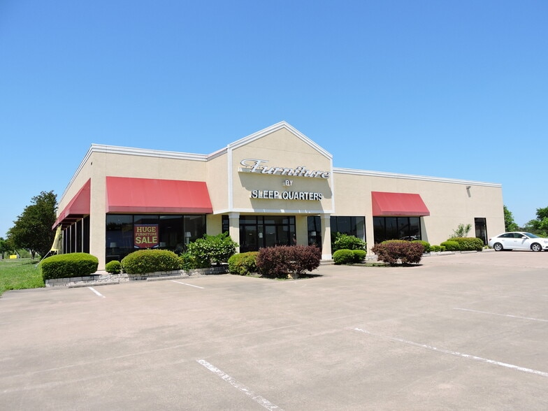 2400 W Ennis Ave, Ennis, TX for sale - Building Photo - Image 1 of 10