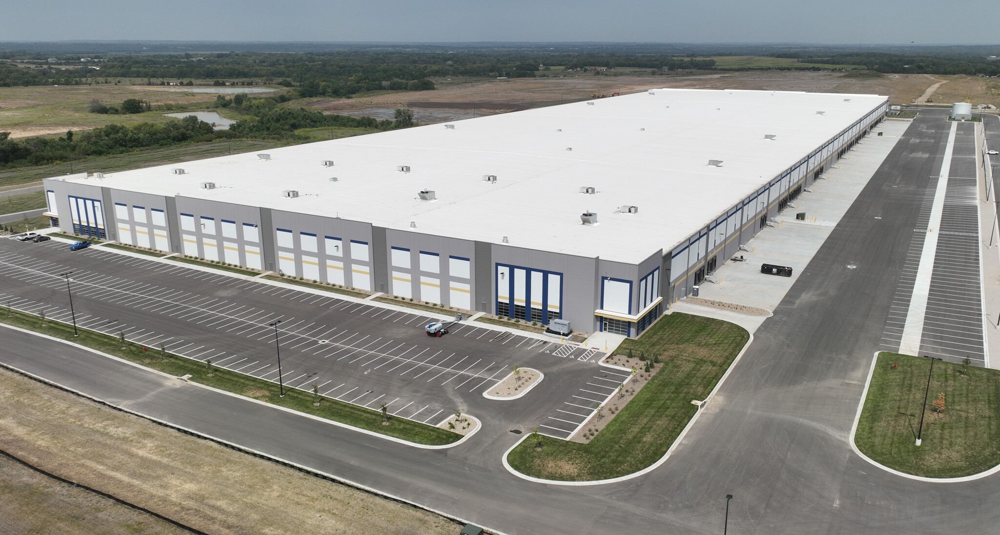 Flint Commerce Center, De Soto, KS for lease Building Photo- Image 1 of 3