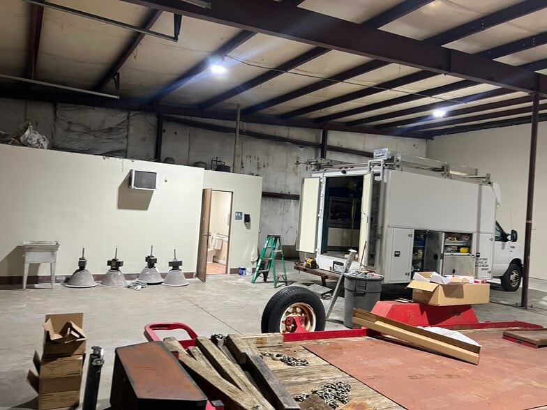 8890-8942 Goodsite Dr, Hamilton, OH for lease - Building Photo - Image 3 of 6