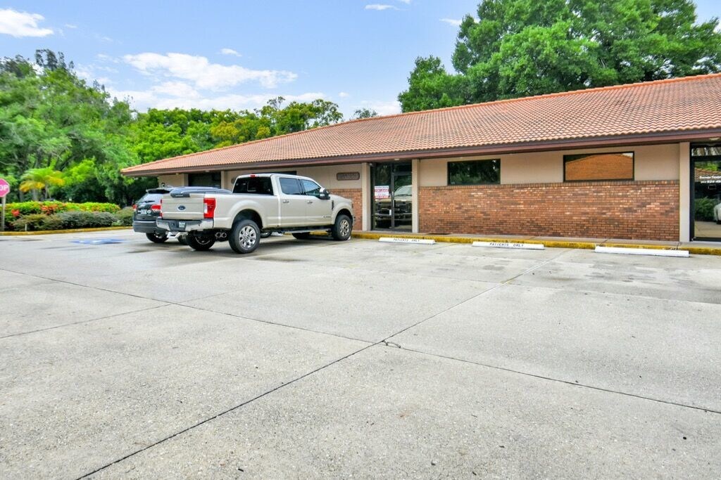 3920 Bee Ridge Rd, Sarasota, FL for sale Building Photo- Image 1 of 1