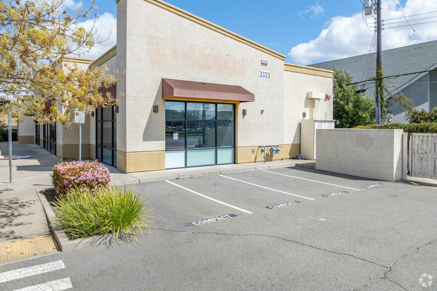 3333 Arden Way, Sacramento, CA for lease - Primary Photo - Image 3 of 7