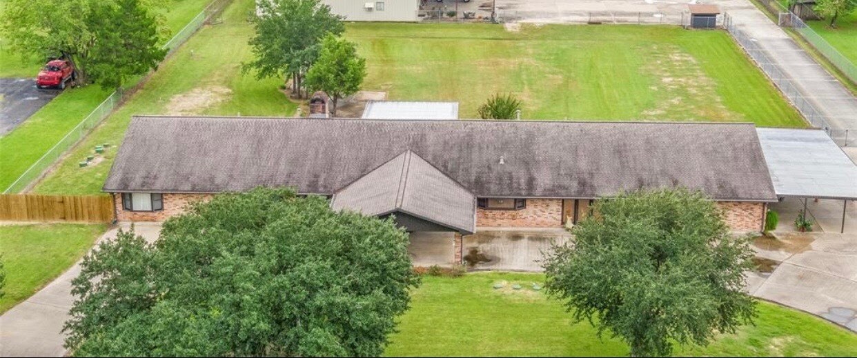 510 Barbers Hill Rd, Highlands, TX 77562