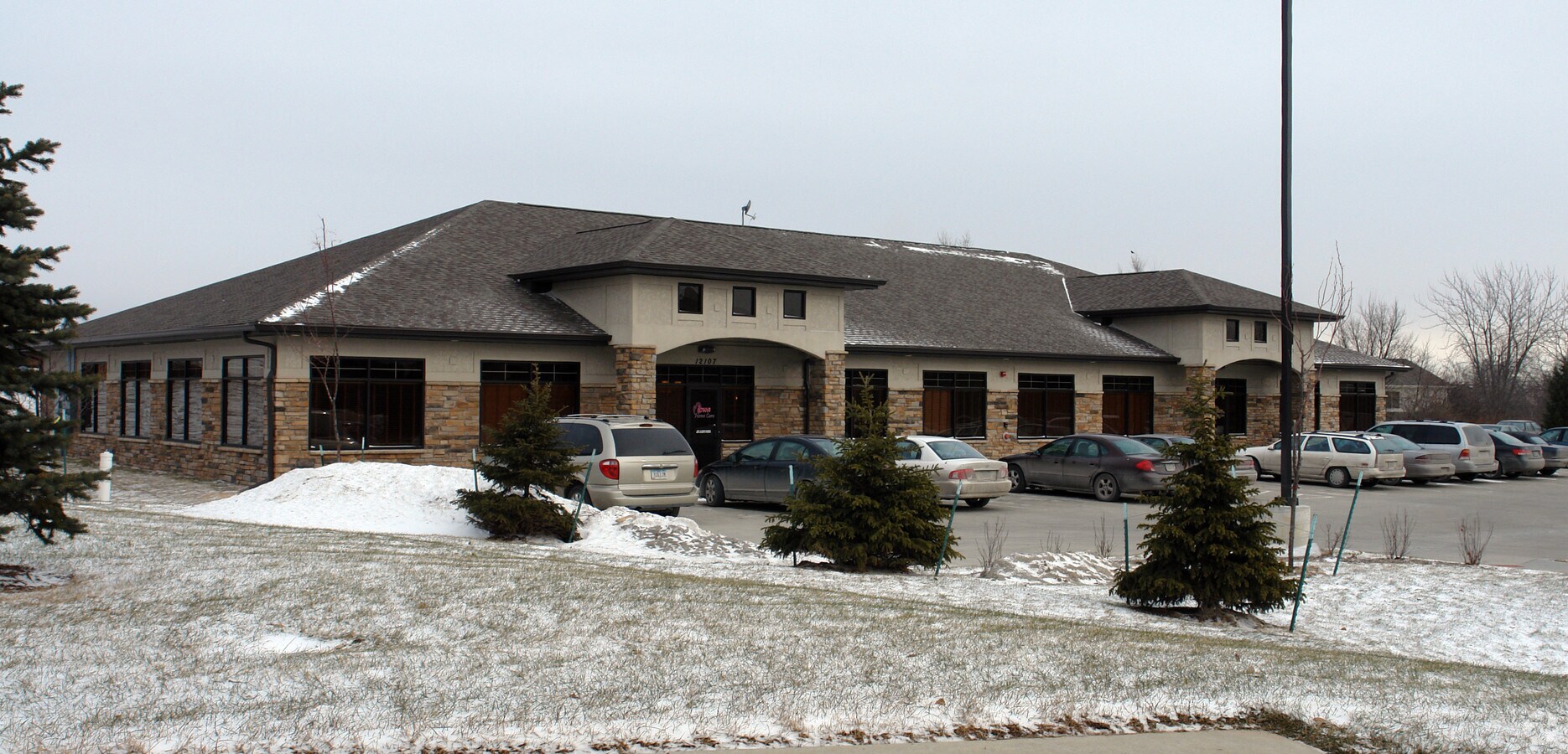 12107 Stratford Dr, Clive, IA 50325