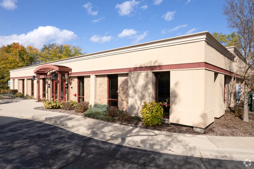 777 Lake Zurich Rd, Barrington, IL for lease - Building Photo - Image 3 of 12