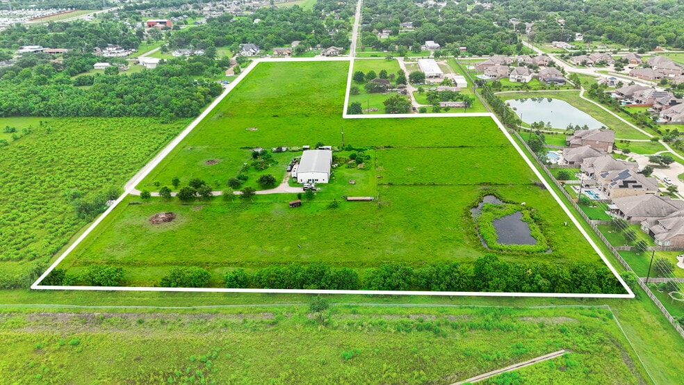 3525 County Road 107F, Pearland, TX for sale - Primary Photo - Image 1 of 25