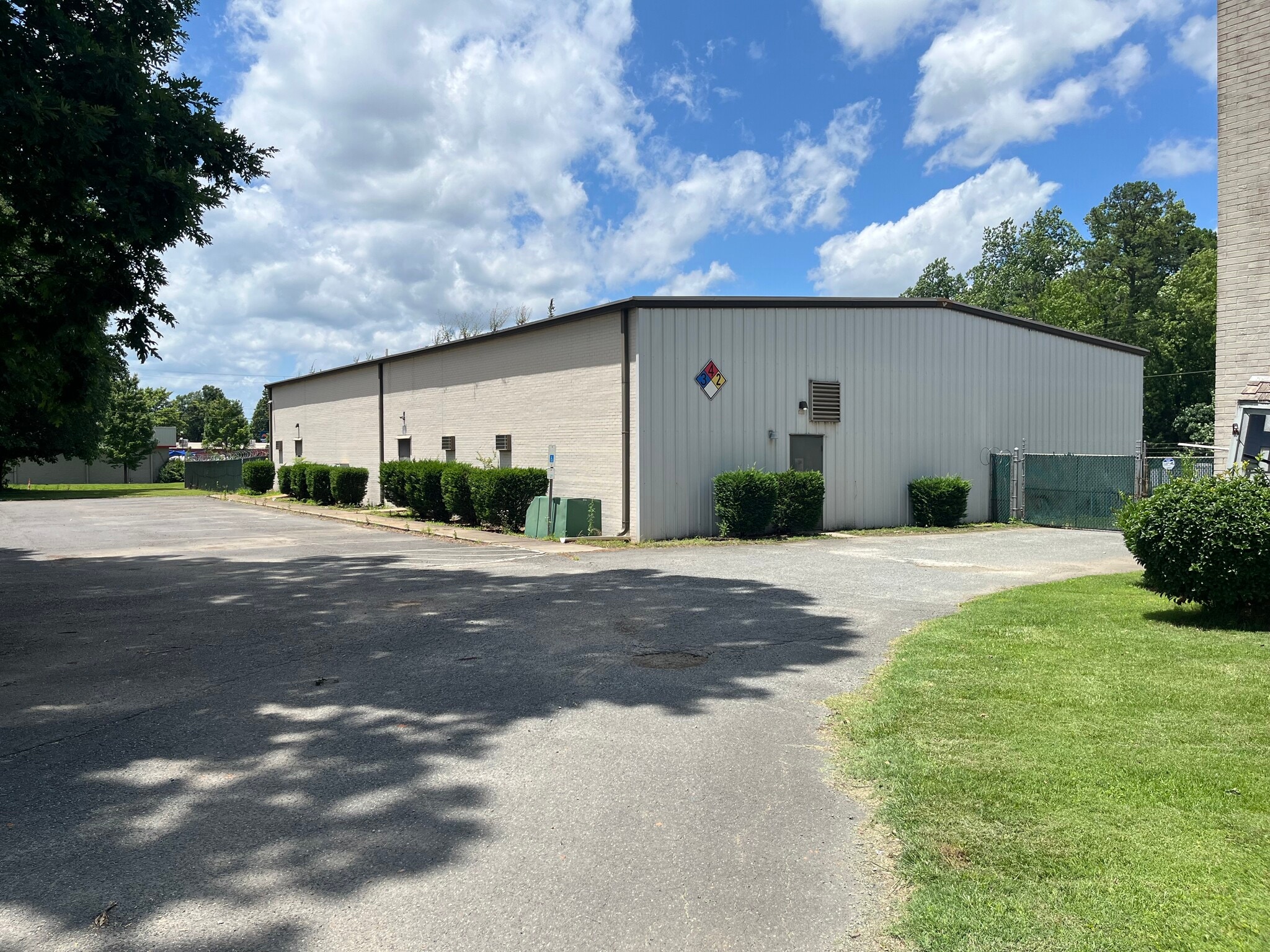 6415 Lakeview Rd, Charlotte, NC for lease Building Photo- Image 1 of 5