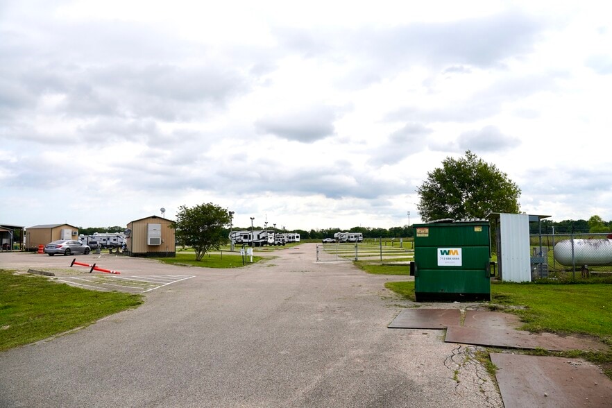 24313 County Rd 46, Angleton, TX for sale - Building Photo - Image 3 of 32