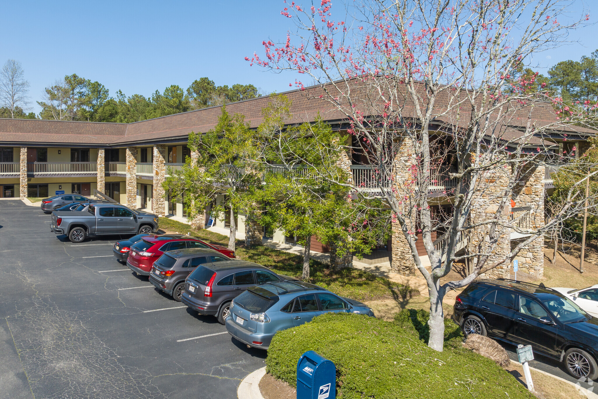 200 Cahaba Park Cir, Birmingham, AL for lease Building Photo- Image 1 of 4