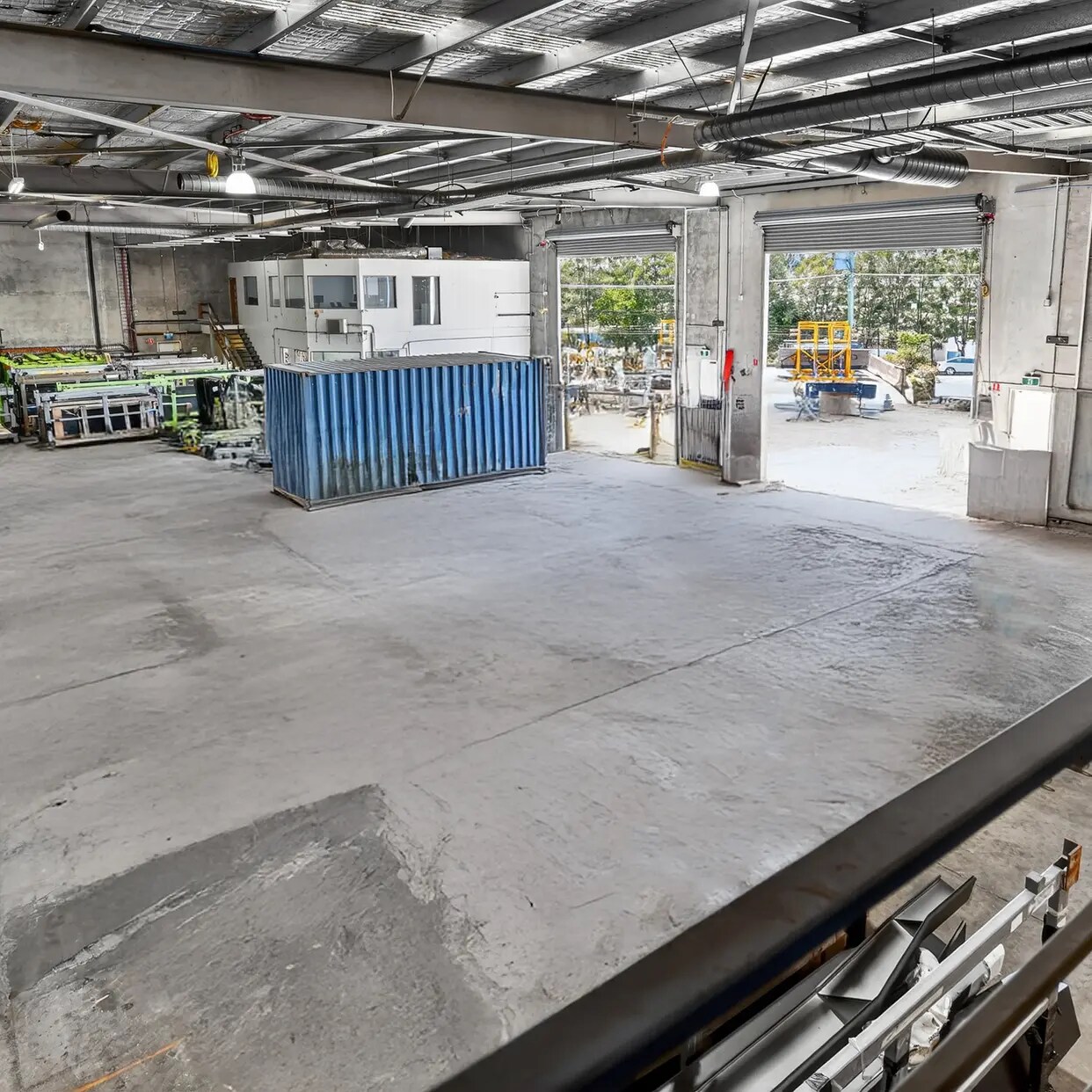 39 Production Ave, Molendinar for lease Interior Photo- Image 1 of 9