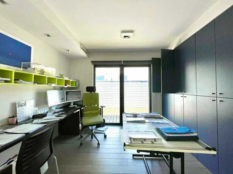 Office in Valbonne for lease - Building Photo - Image 3 of 9