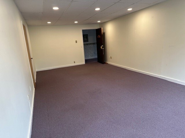 111 Church Hill Rd, Sandy Hook, CT for lease - Interior Photo - Image 2 of 5