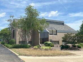 4181 Holiday St NW, North Canton, OH for lease Interior Photo- Image 2 of 4