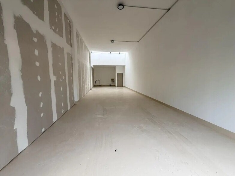 Flex in Fréjus for lease - Interior Photo - Image 2 of 3