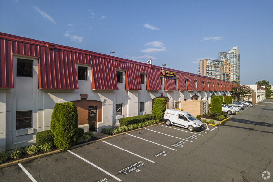 2034 Eisenhower Ave, Alexandria, VA for lease - Building Photo - Image 1 of 26