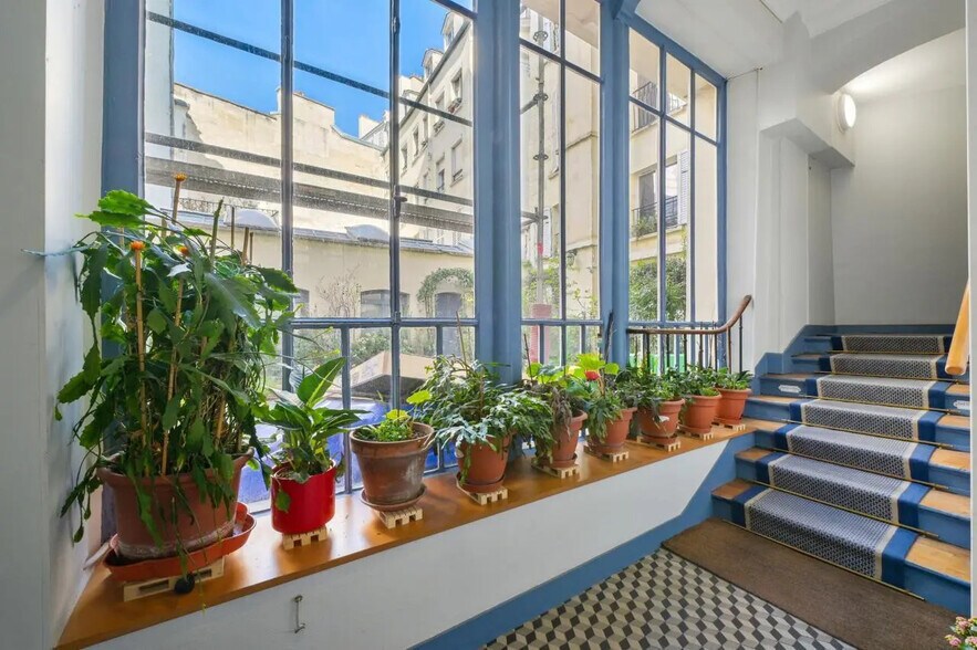 Office in Paris for lease - Building Photo - Image 2 of 10