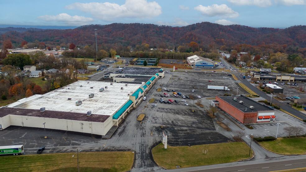 1375 Volunteer Pky, Bristol, TN for lease - Building Photo - Image 3 of 10