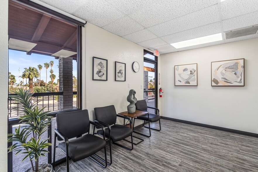 2825 E Tahquitz Canyon Way, Palm Springs, CA for lease - Lobby - Image 3 of 7