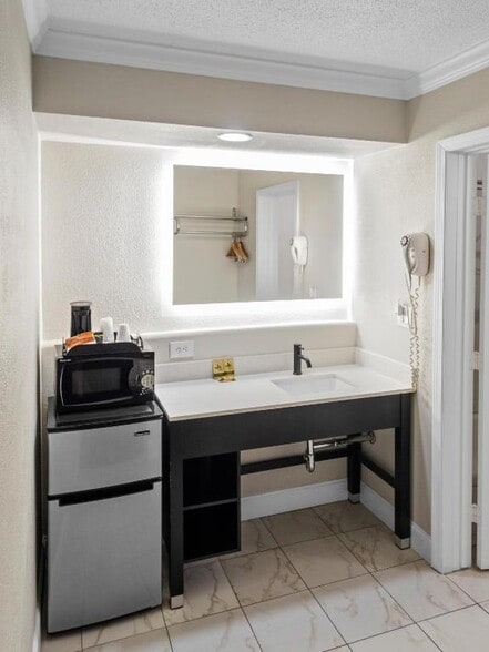 2425 E Merced St, Fresno, CA for lease - Building Photo - Image 3 of 10