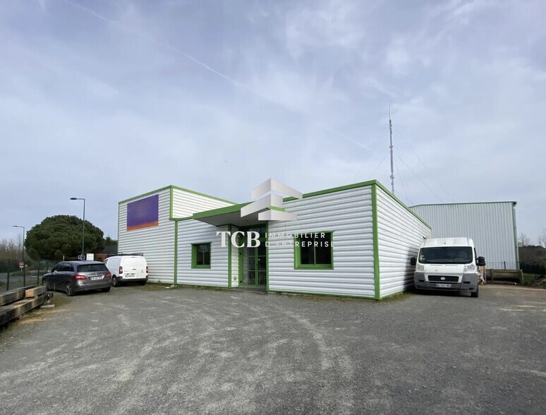 Flex in Haute-Goulaine for lease - Building Photo - Image 1 of 8