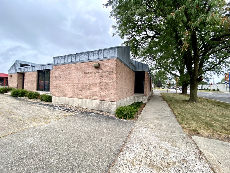 901 Charleston Ave, Mattoon, IL for sale - Building Photo - Image 3 of 31