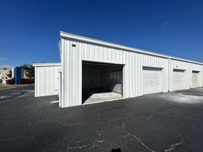 6043 Deacon Rd, Sarasota, FL for lease Interior Photo- Image 1 of 7