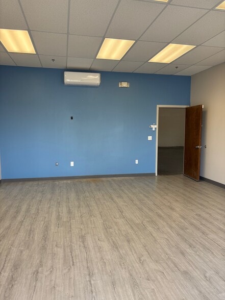 8229 Narcoossee Park Dr, Orlando, FL for lease - Building Photo - Image 2 of 7