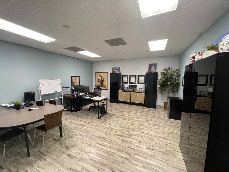 9434 Katy Fwy, Houston, TX for lease - Interior Photo - Image 2 of 12