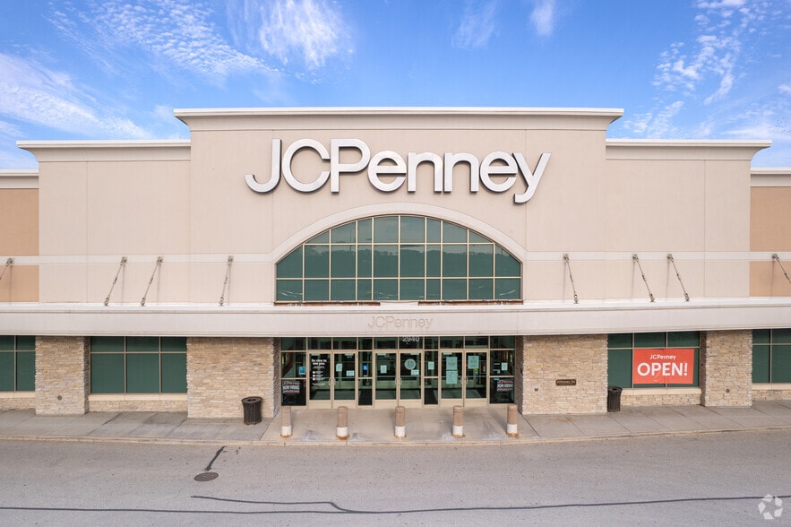 3340 Shoppers Dr, Mchenry, IL for lease - Building Photo - Image 2 of 6