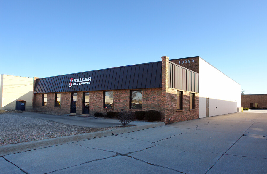 33280 Groesbeck Hwy, Fraser, MI for lease - Building Photo - Image 1 of 2