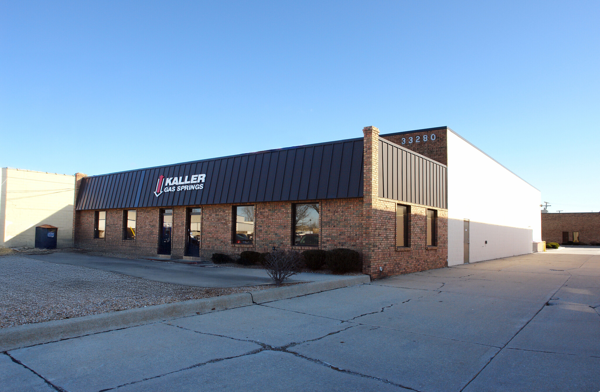 33280 Groesbeck Hwy, Fraser, MI for lease Building Photo- Image 1 of 3